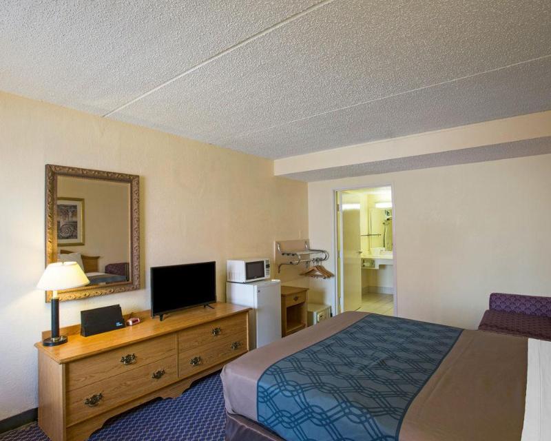 Days Inn By Wyndham College Station University Drive Exterior photo