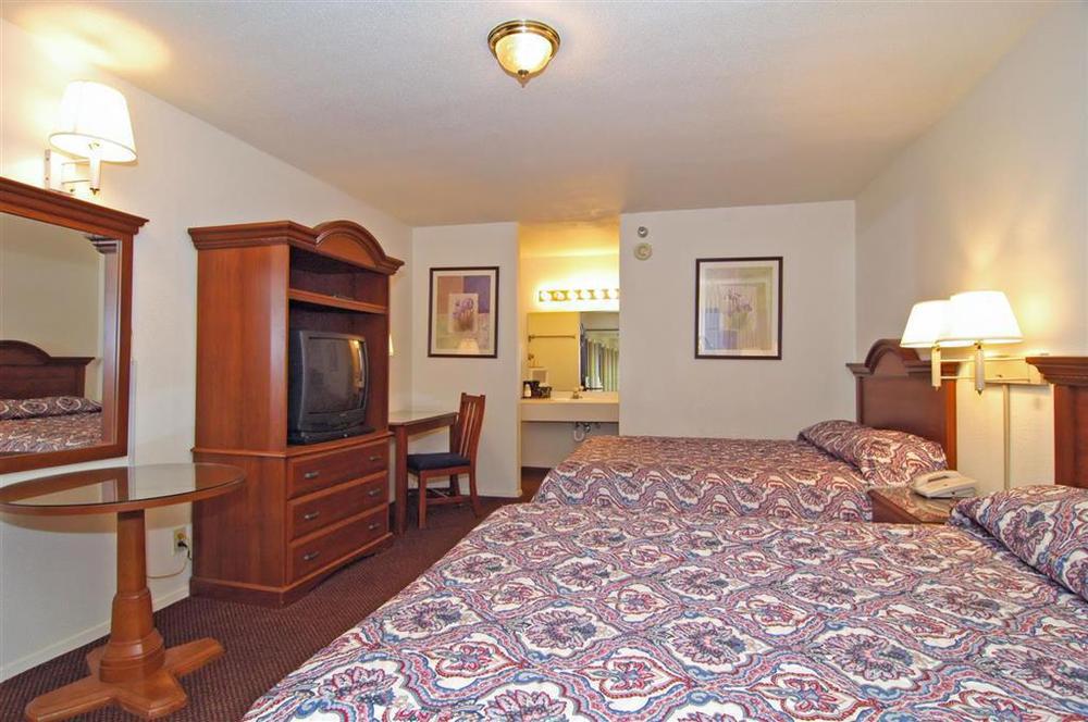 Days Inn By Wyndham College Station University Drive Room photo